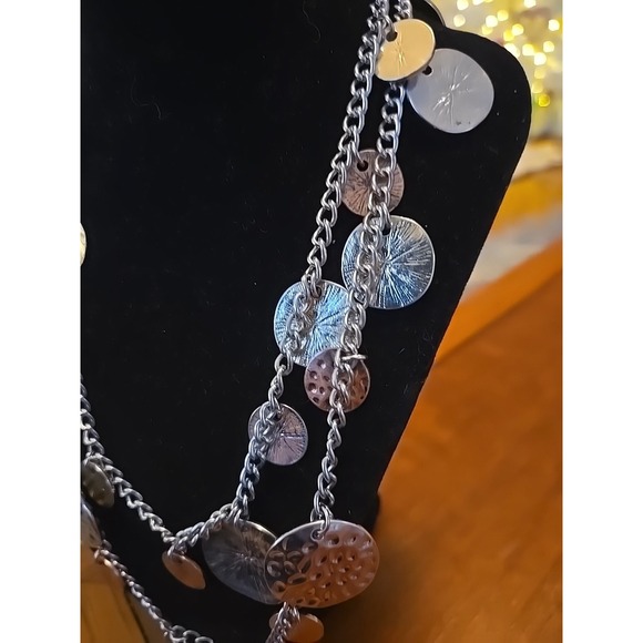Nine West Coin Disc Necklace Multi-Tone Hammered Silvertone Link Chain - Picture 2 of 6